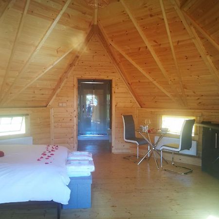 Romantic Rural Retreats Крюкерн Номер фото